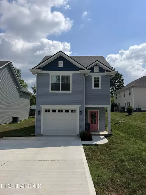 745 Maple Grove St, Maryville, TN 37801