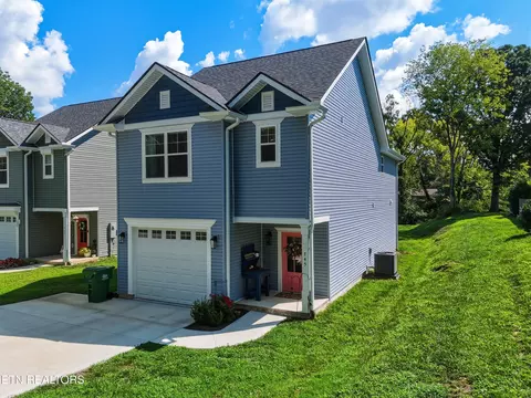 745 Maple Grove St, Maryville, TN 37801