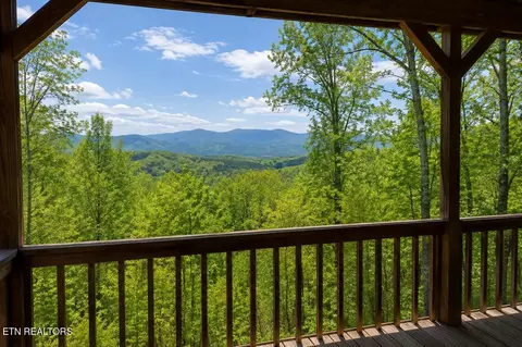 1889 Natures Ln, Sevierville, TN 37862