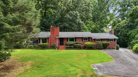 2508 Fox Chase Ln, Knoxville, TN 37920
