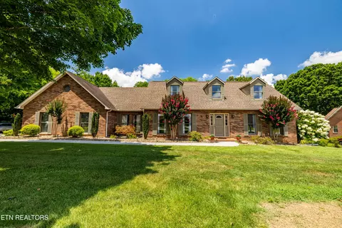 135 N Panoscenic Dr, Maryville, TN 37803