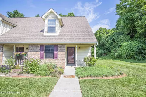 935 Chip Cove Ln, Knoxville, TN 37938