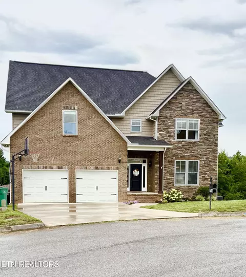 705 Huntcliff Ln, Knoxville, TN 37922