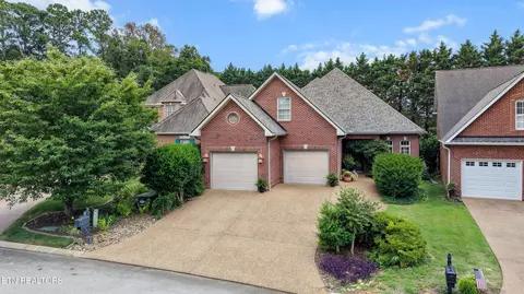 233 Savannah Park Dr, Maryville, TN 37803