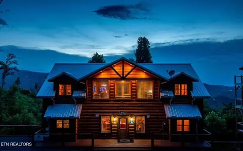 244 Stone Fence Ln, Gatlinburg, TN 37738