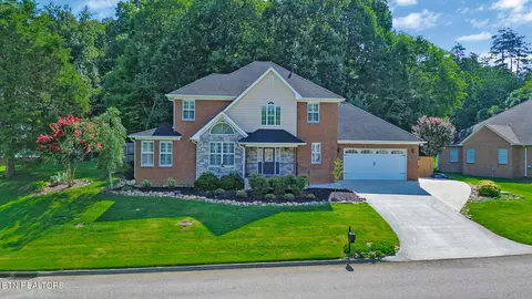2000 Cascade Falls Ln, Knoxville, TN 37931