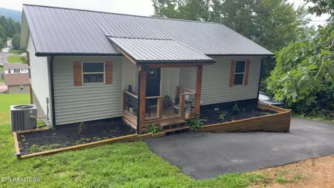 150 Hatmaker Ridge Rd, Jacksboro, TN 37757