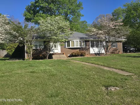 1529 Scenic Dr, Maryville, TN 37803