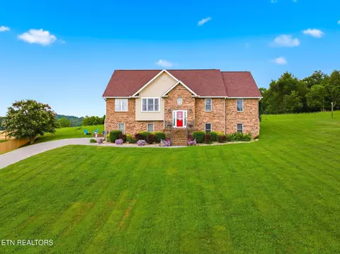 1463 River Run Cir, Sevierville, TN 37876