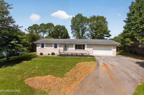 1221 Southbreeze Cir, Knoxville, TN 37919