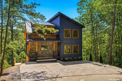 2145 Beach Front Dr, Sevierville, TN 37876