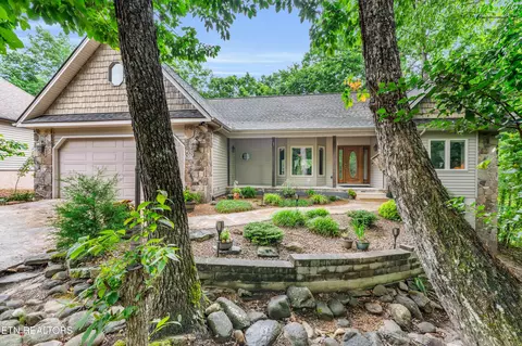 150 Mountain View Dr, Crossville, TN 38558