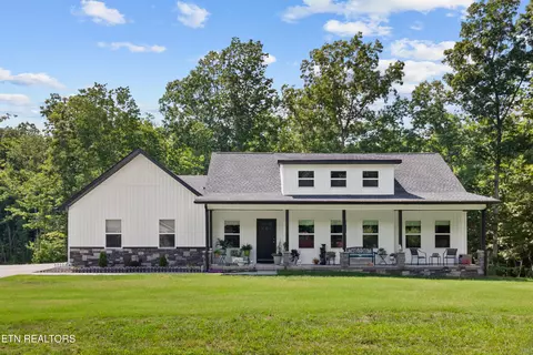1068 Cumberland View Dr, Crossville, TN 38571