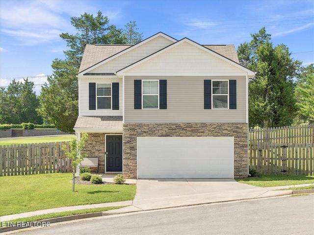 1066 Green Way Dr, Morristown, TN 37813