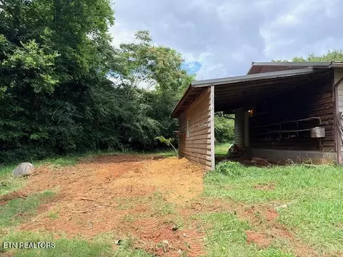Exterior - 1354 Fork Rd, Greenback, TN 37742 photo 4 of 4