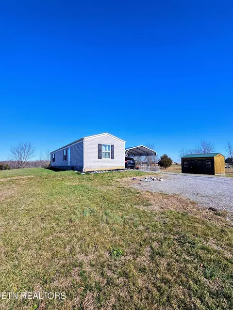 1099 Lakeside Rd, Madisonville, TN 37354