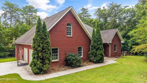 3727 Fox Creek Rd, Louisville, TN 37777