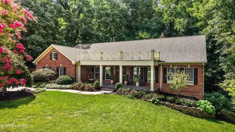 5520 Heathrow Dr, Knoxville, TN 37919