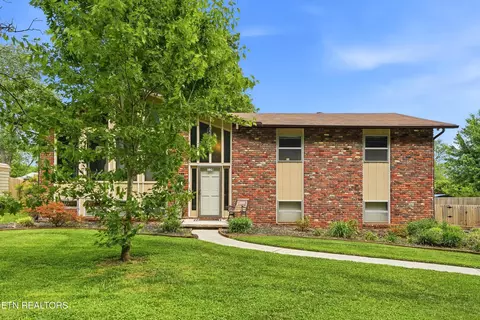 824 Sanders Rd, Knoxville, TN 37923