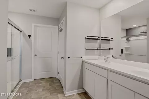 Bath - 1248 Cole Dr, Talbott, TN 37877 photo 2 of 5