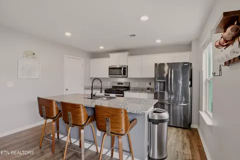 Kitchen - 1248 Cole Dr, Talbott, TN 37877 photo 2 of 4
