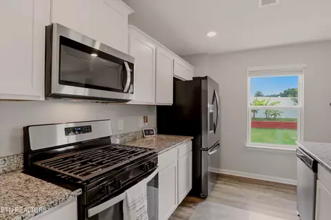 Kitchen - 1248 Cole Dr, Talbott, TN 37877 photo 4 of 4
