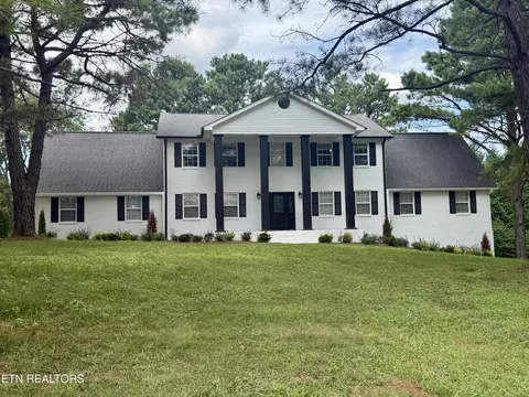 12801 Peach View Dr, Knoxville, TN 37922