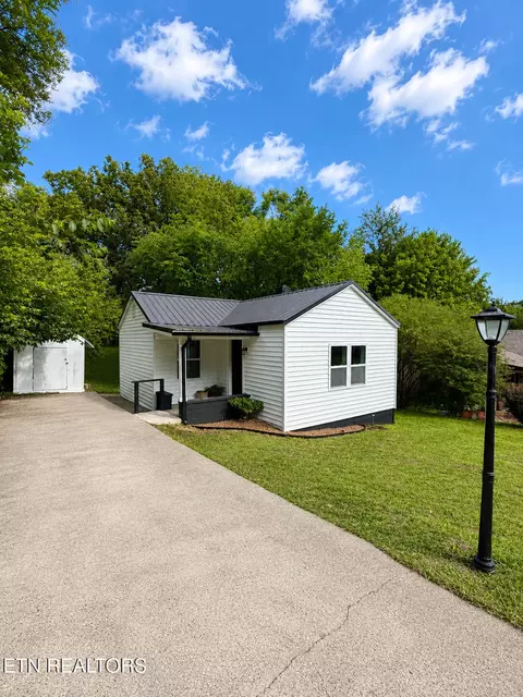 3042 Woodbine Ave, Knoxville, TN 37914