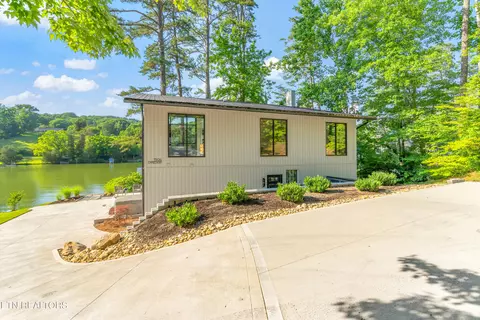 3594 Lakeland Dr, Lenoir City, TN 37772
