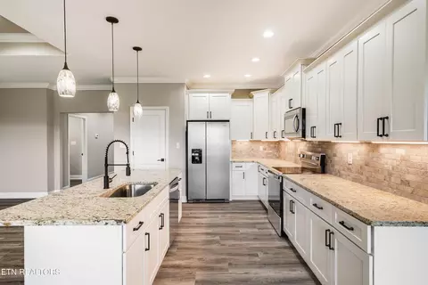 Kitchen - 5109 Gregory Rd, Greenback, TN 37742 photo 3 of 3