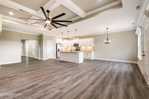 Living - 5109 Gregory Rd, Greenback, TN 37742 photo 3 of 5