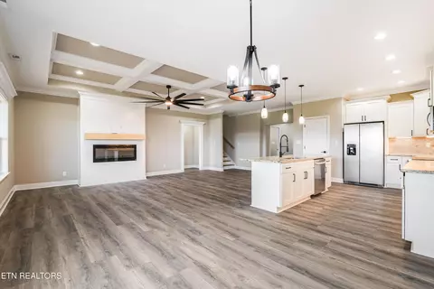 Living - 5109 Gregory Rd, Greenback, TN 37742 photo 5 of 5