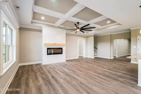Living - 5109 Gregory Rd, Greenback, TN 37742 photo 2 of 5