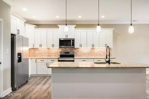 Kitchen - 5109 Gregory Rd, Greenback, TN 37742 photo 1 of 3