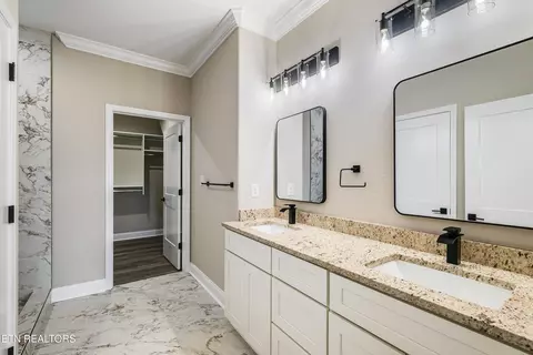 Bath - 5109 Gregory Rd, Greenback, TN 37742 photo 1 of 4