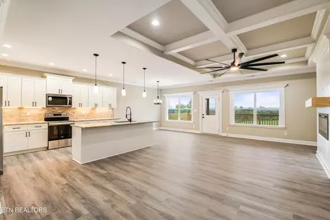 Living - 5109 Gregory Rd, Greenback, TN 37742 photo 4 of 5
