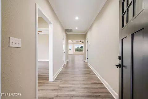 Entry Way - 5109 Gregory Rd, Greenback, TN 37742 photo 2 of 2