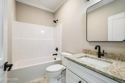 Bath - 5109 Gregory Rd, Greenback, TN 37742 photo 3 of 4