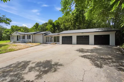 1946 Bluff Rd, Harriman, TN 37748