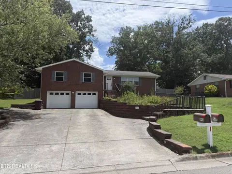 947 N Linden Dr, Alcoa, TN 37701