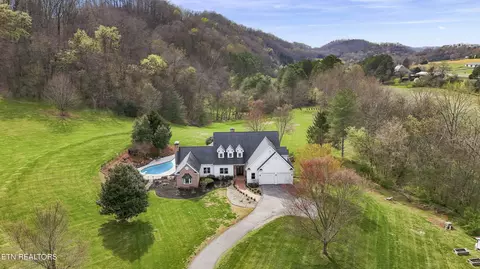 2740 Mccammon Rd, Rockford, TN 37853