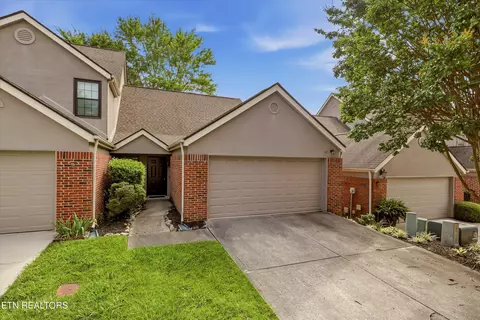 707 Farragut Commons Dr, Knoxville, TN 37934