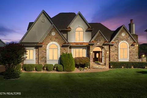 859 Rarity Bay Pkwy, Vonore, TN 37885