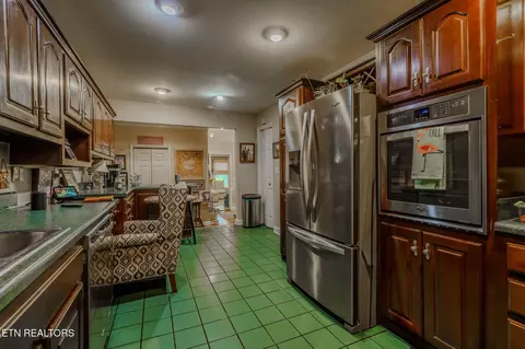 Kitchen - 129 Rector Dr, Harrogate, TN 37752 photo 3 of 4