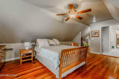 Bedroom - 129 Rector Dr, Harrogate, TN 37752 photo 8 of 9