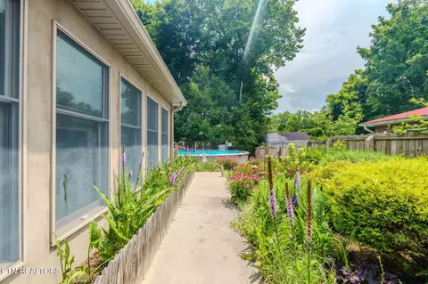 Exterior - 129 Rector Dr, Harrogate, TN 37752 photo 6 of 8