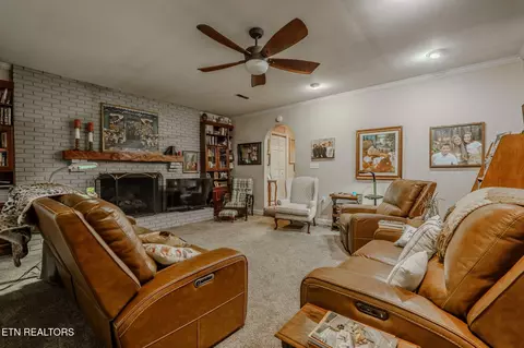 Living - 129 Rector Dr, Harrogate, TN 37752 photo 3 of 5