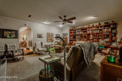 Living - 129 Rector Dr, Harrogate, TN 37752 photo 4 of 5