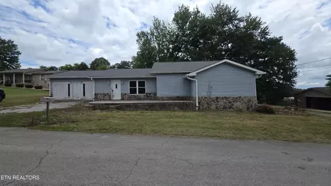 523 Sunset Dr, Madisonville, TN 37354