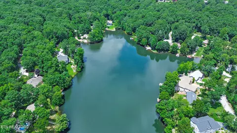 465 Saint George Dr, Crossville, TN 38558